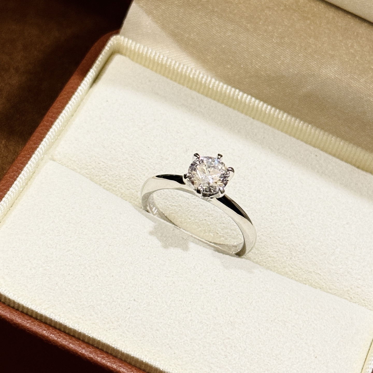 
A5759  💍【仿真钻】  经典单钻 一克拉 六爪 戒指💎 S925纯银 高碳钻 顶级工艺纯银品质闪