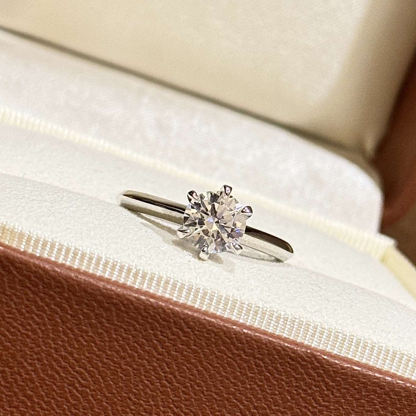 
A5759  💍【仿真钻】  经典单钻 一克拉 六爪 戒指💎 S925纯银 高碳钻 顶级工艺纯银品质闪