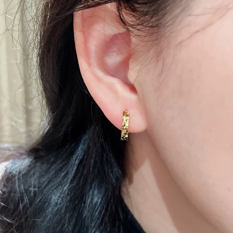 
A5052 👑爆款  重工工艺 质感十足 碎碎冰 霓虹灯 耳拍 三面工艺精湛打造 将璀璨星空摘下 🌃 