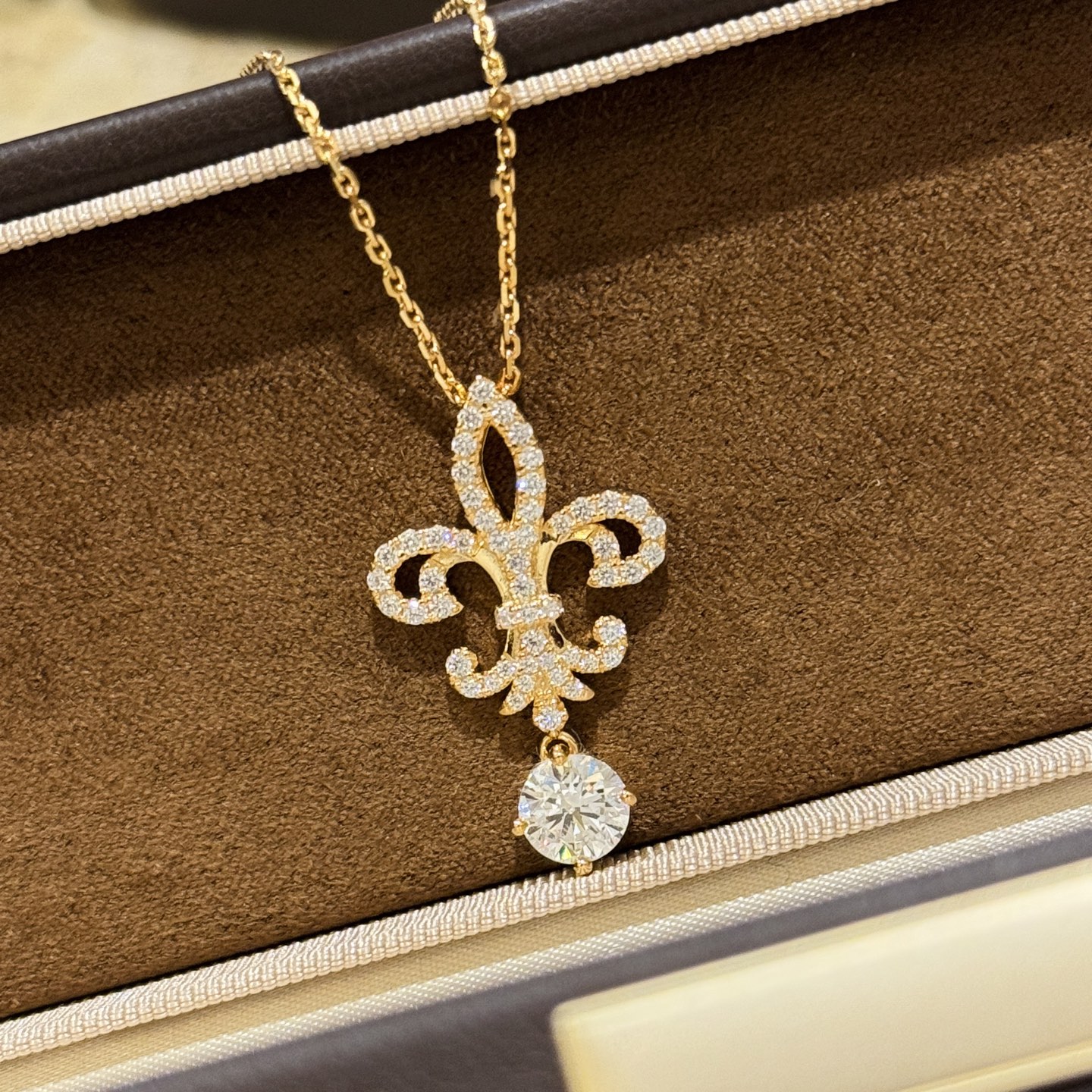 
A3229 ✨T家 Woven 新款 皇冠 鸢尾花  方钻 项链 原版925纯银电镀18K 白金镶圆形