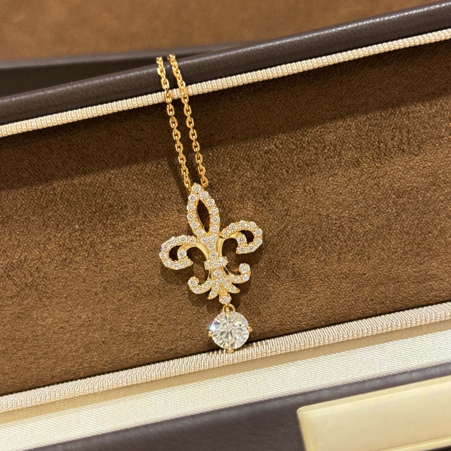 
A3229 ✨T家 Woven 新款 皇冠 鸢尾花  方钻 项链 原版925纯银电镀18K 白金镶圆形