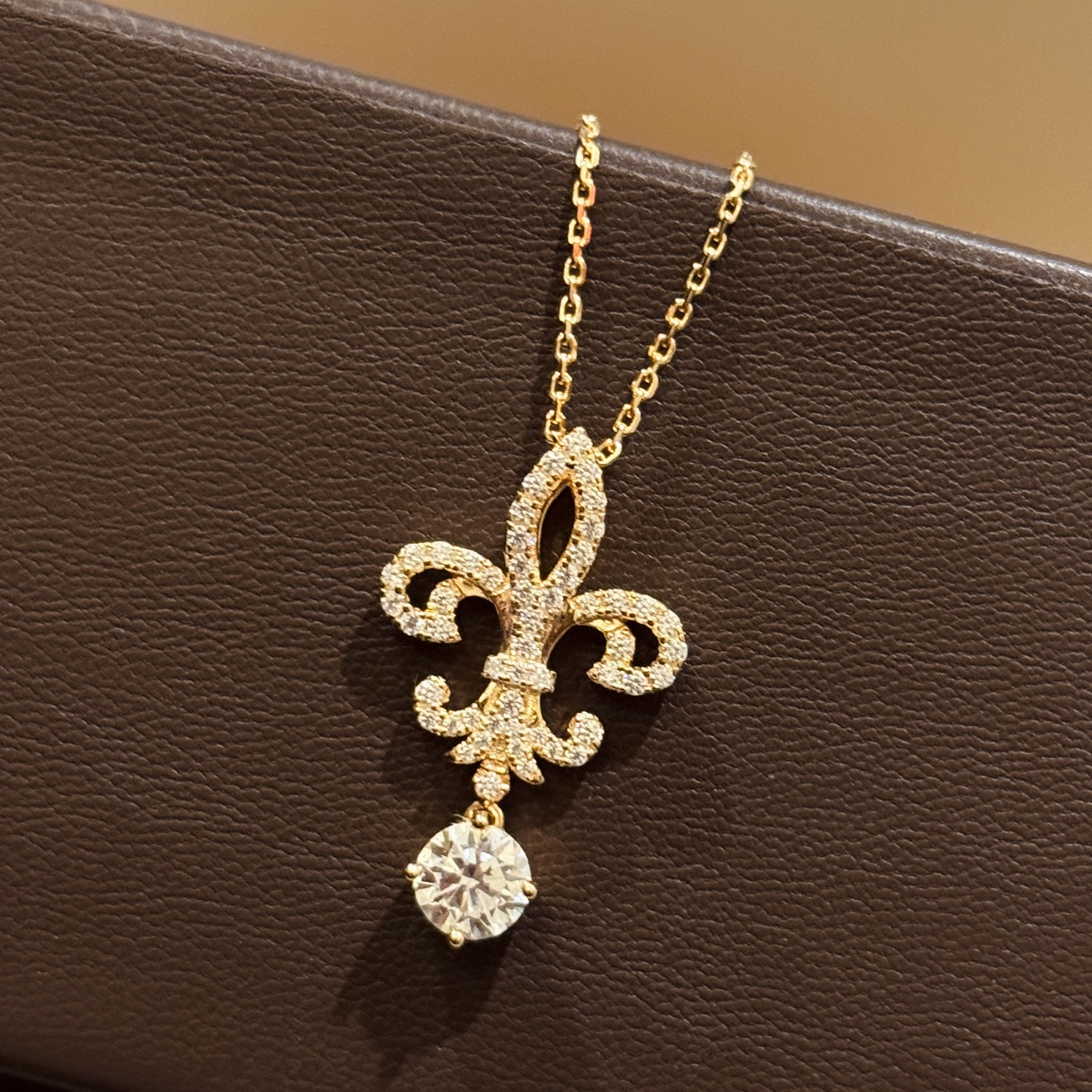 
A3229 ✨T家 Woven 新款 皇冠 鸢尾花  方钻 项链 原版925纯银电镀18K 白金镶圆形
