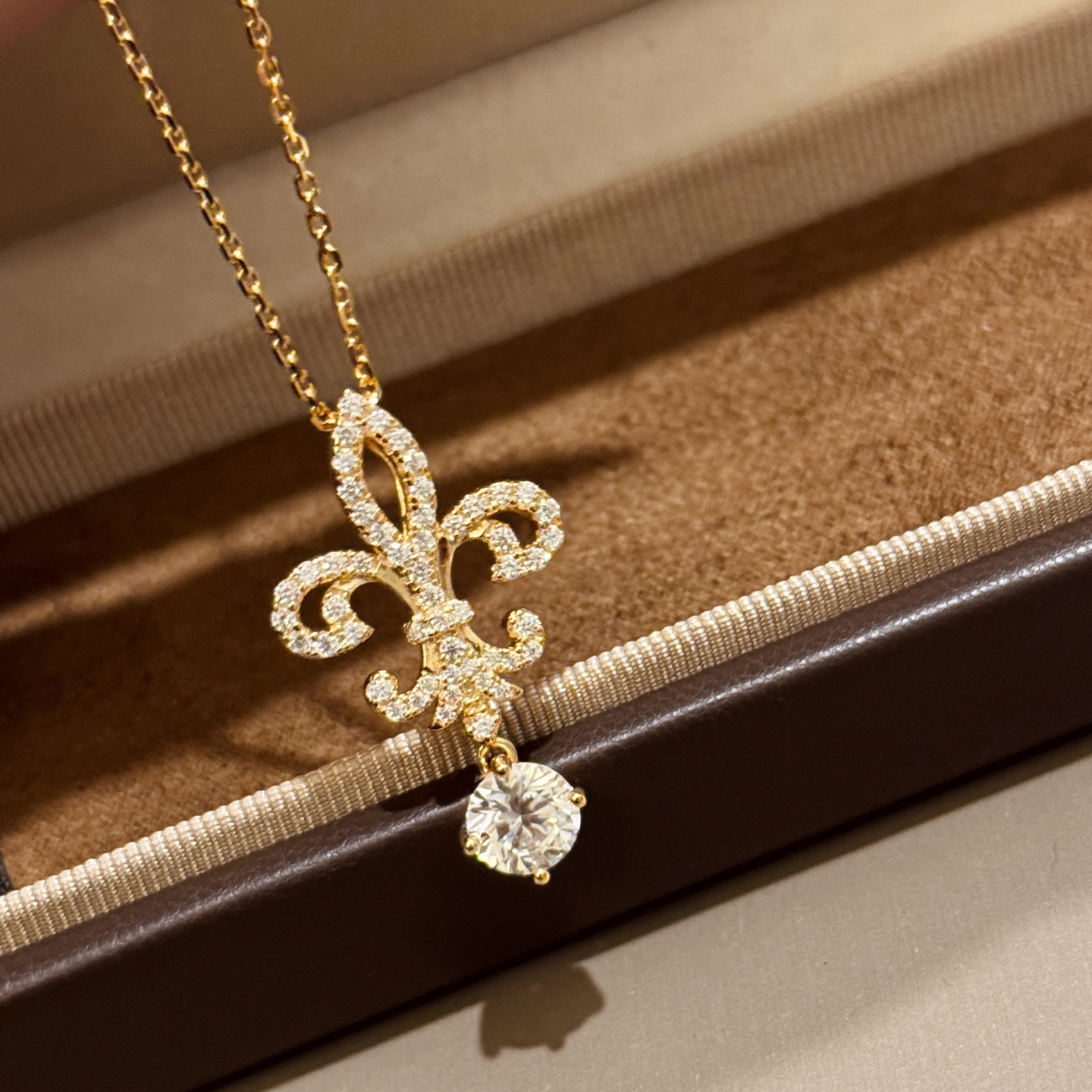 
A3229 ✨T家 Woven 新款 皇冠 鸢尾花  方钻 项链 原版925纯银电镀18K 白金镶圆形