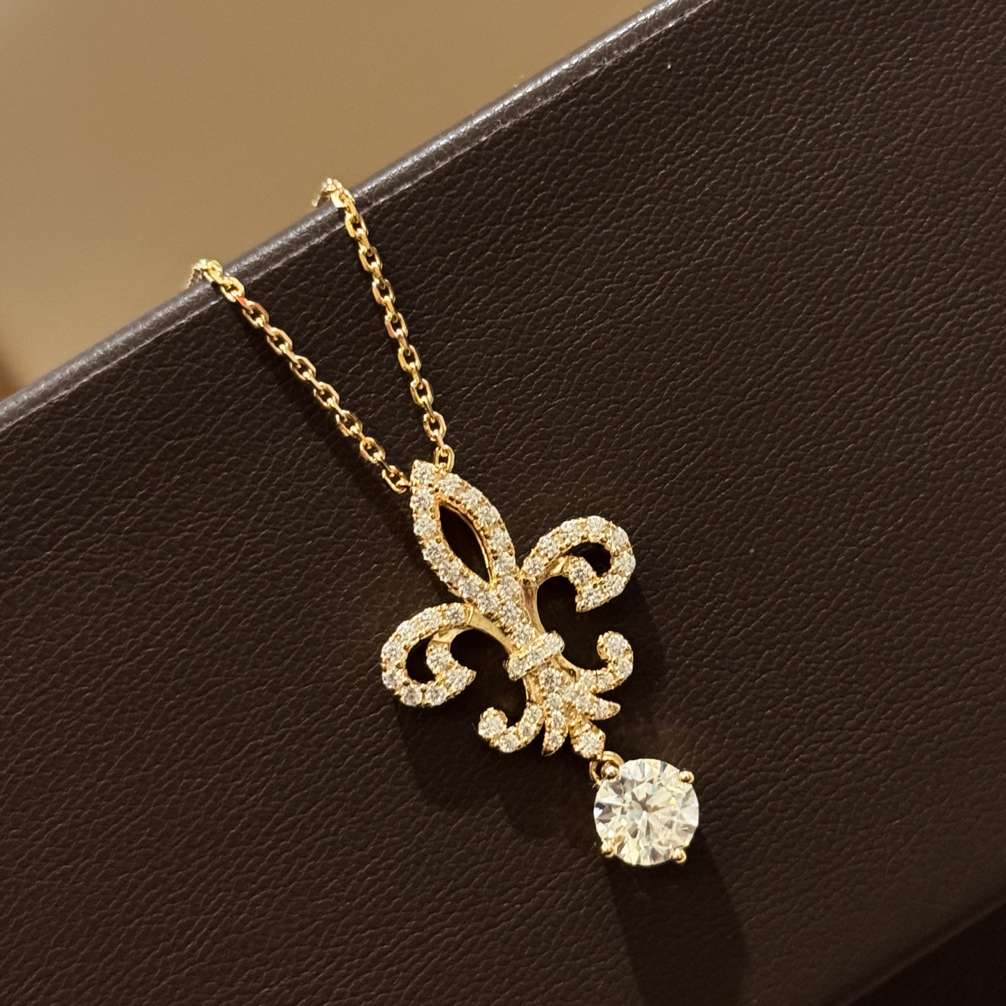 
A3229 ✨T家 Woven 新款 皇冠 鸢尾花  方钻 项链 原版925纯银电镀18K 白金镶圆形