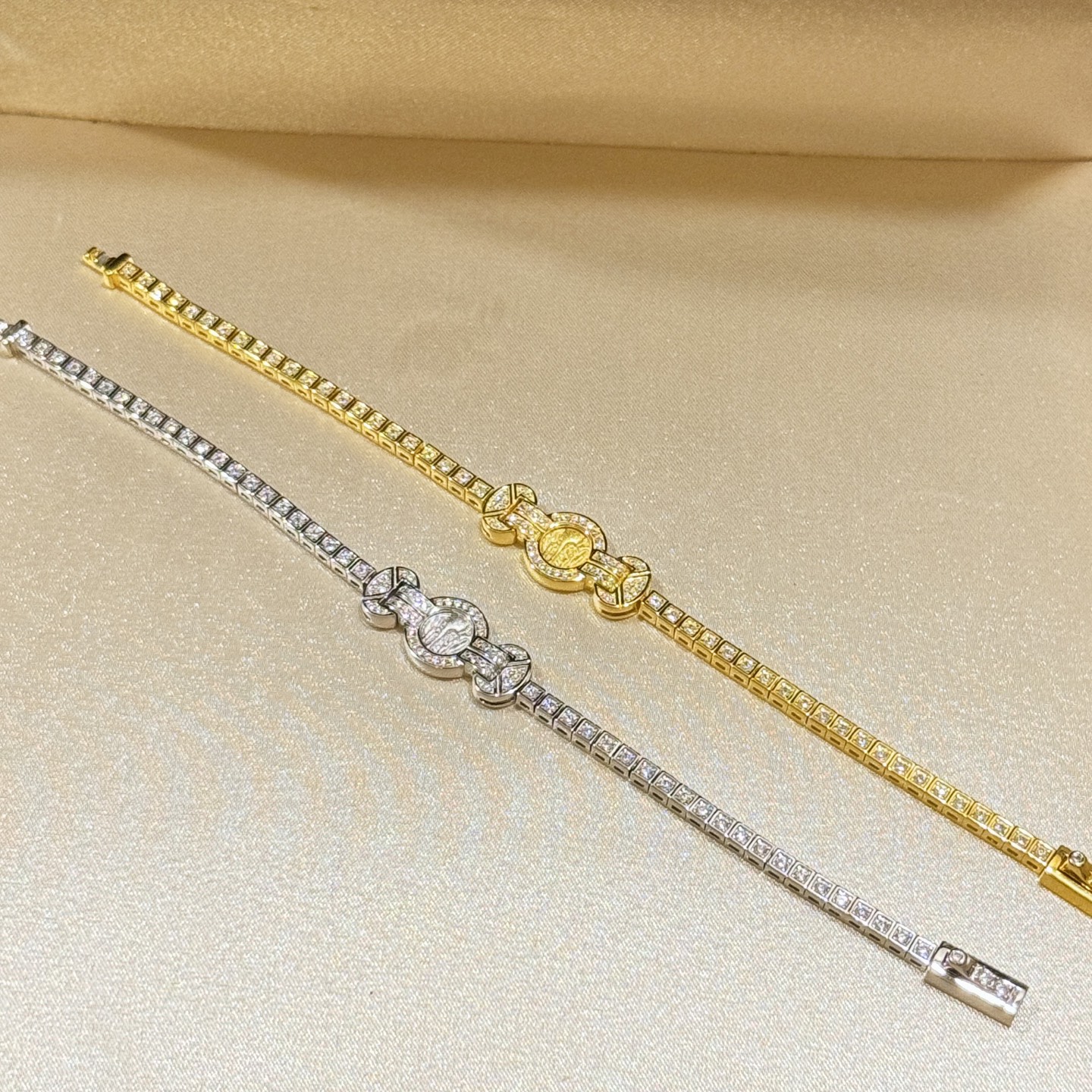 
A4389 👑 中古风 大象 金币 圆盘手链  复古高级感满钻手环 法式中古浮雕饰品 非常考验师傅的工