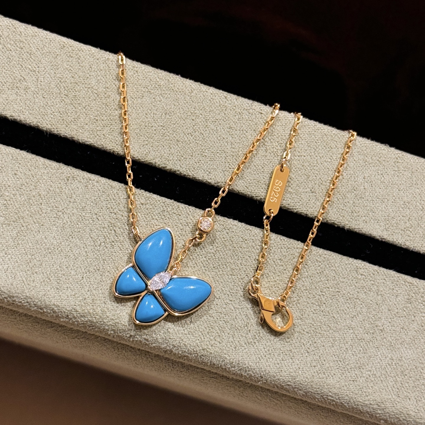 A2261 👑🍀🦋梵家 新款 蓝松石 蝴蝶 项链 出货 高端925纯银镶嵌天然绿松石🐚 电镀18k金 原