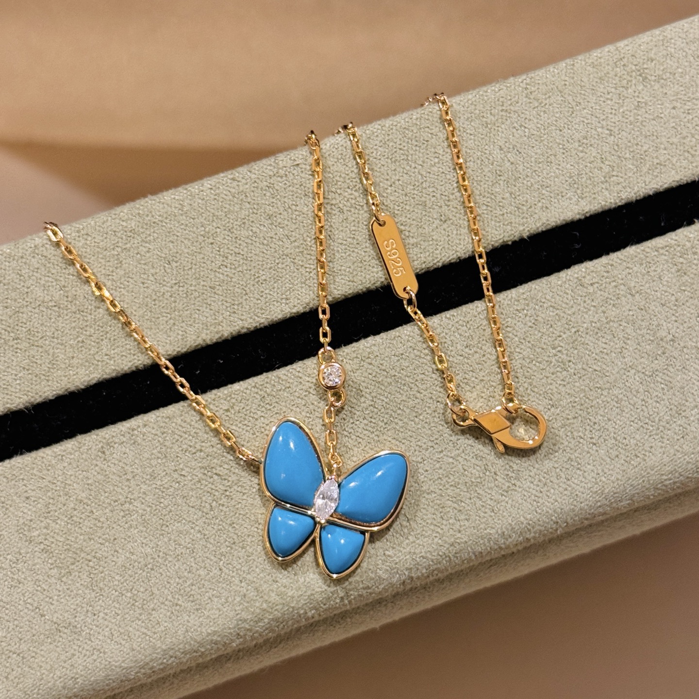 A2261 👑🍀🦋梵家 新款 蓝松石 蝴蝶 项链 出货 高端925纯银镶嵌天然绿松石🐚 电镀18k金 原