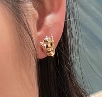 【精工版本】卡地亚耳钉 👑新款 祖母绿 斑点 光面豹子耳钉 优雅高贵😍经典贵族范儿、奢华豹头设计💃💃独家