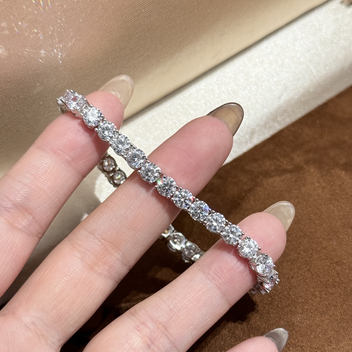 
A5937👑经典款 满钻 💎 排钻 手镶钻 手链🔹爆款手链钻直径款5mm 约17 cm 长 【超闪的钻