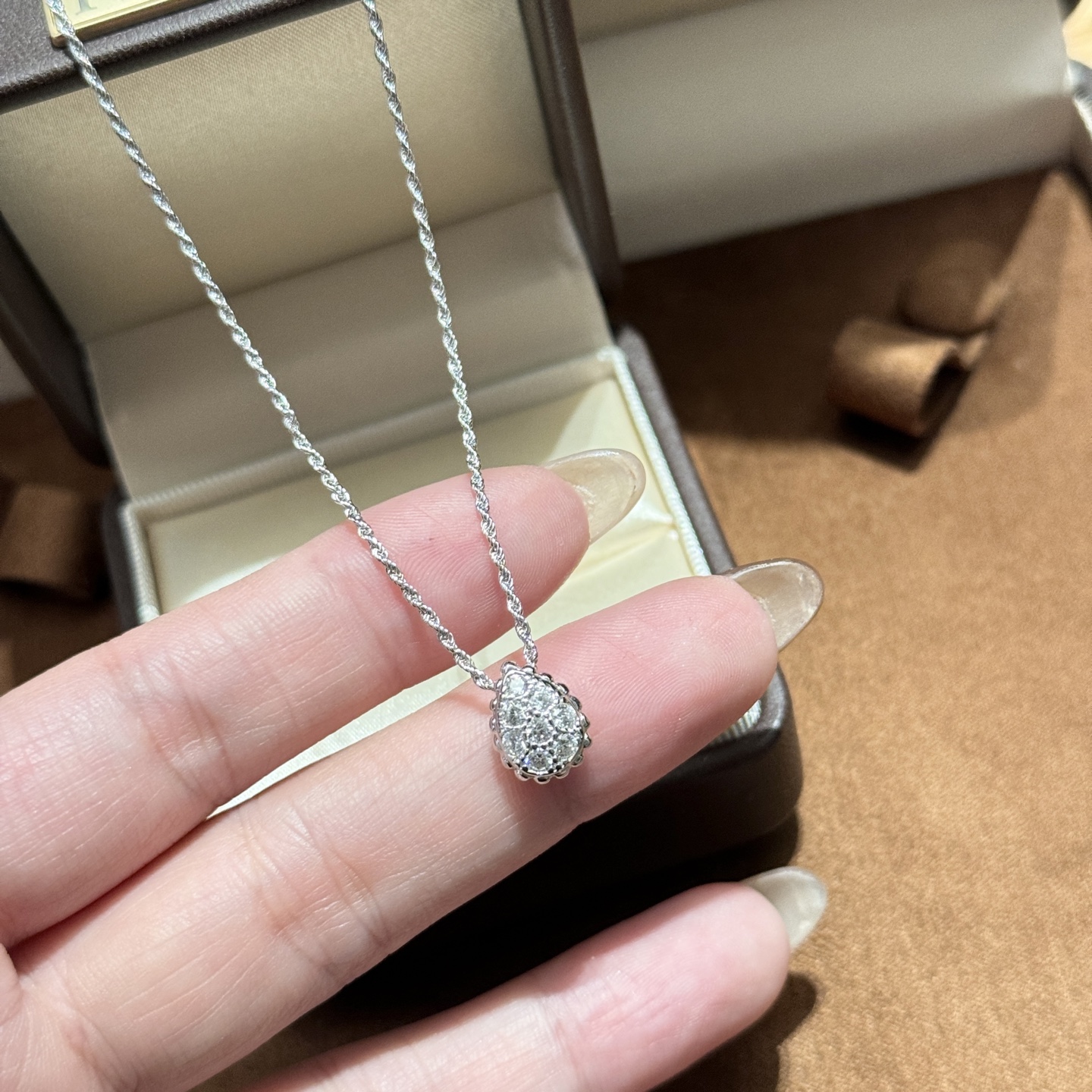 
A2150 👑宝诗龙 新款 小号 水滴 麦穗 项链 充满几何美感💌专为充满时尚感的量身打造，彰显个人搭