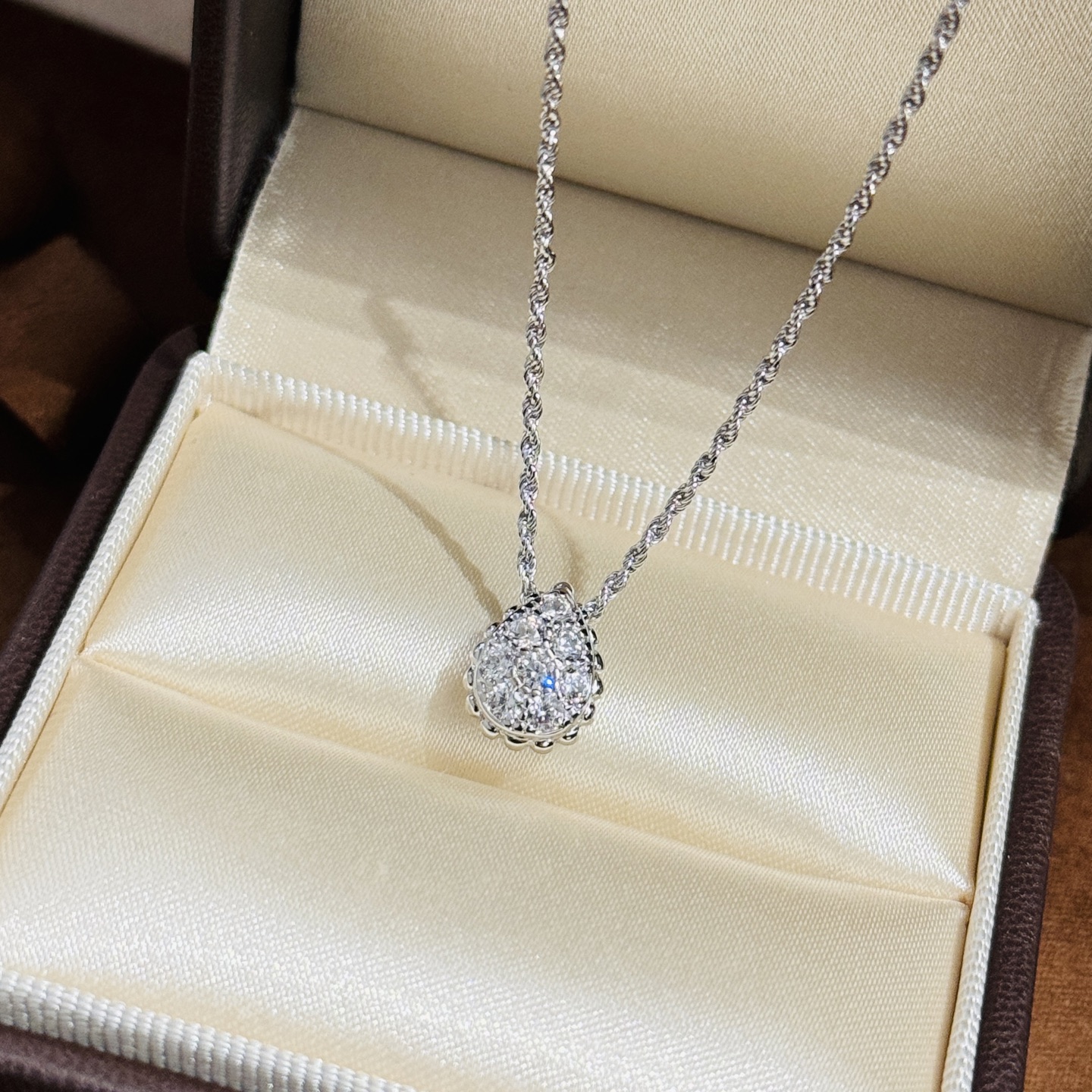 
A2150 👑宝诗龙 新款 小号 水滴 麦穗 项链 充满几何美感💌专为充满时尚感的量身打造，彰显个人搭