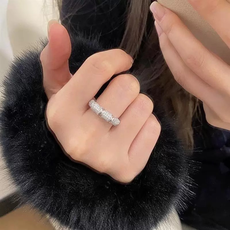 
A4231 👑独立设计师款 火爆🎉时尚圈 精致 竹节 满钻 戒指 高端定制925纯银微镶顶级工艺 18