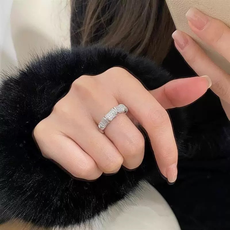 
A4231 👑独立设计师款 火爆🎉时尚圈 精致 竹节 满钻 戒指 高端定制925纯银微镶顶级工艺 18