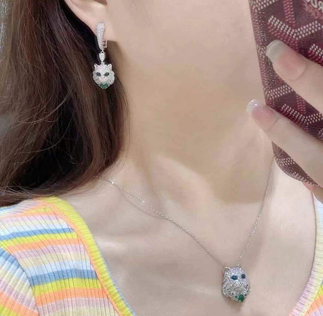 
A5962 👑 梦中情宠🐱 宝家 珠宝高级动物系列-猫咪  流苏 耳钉 顶级做工 黑色蓝宝石猫眼和柔滑