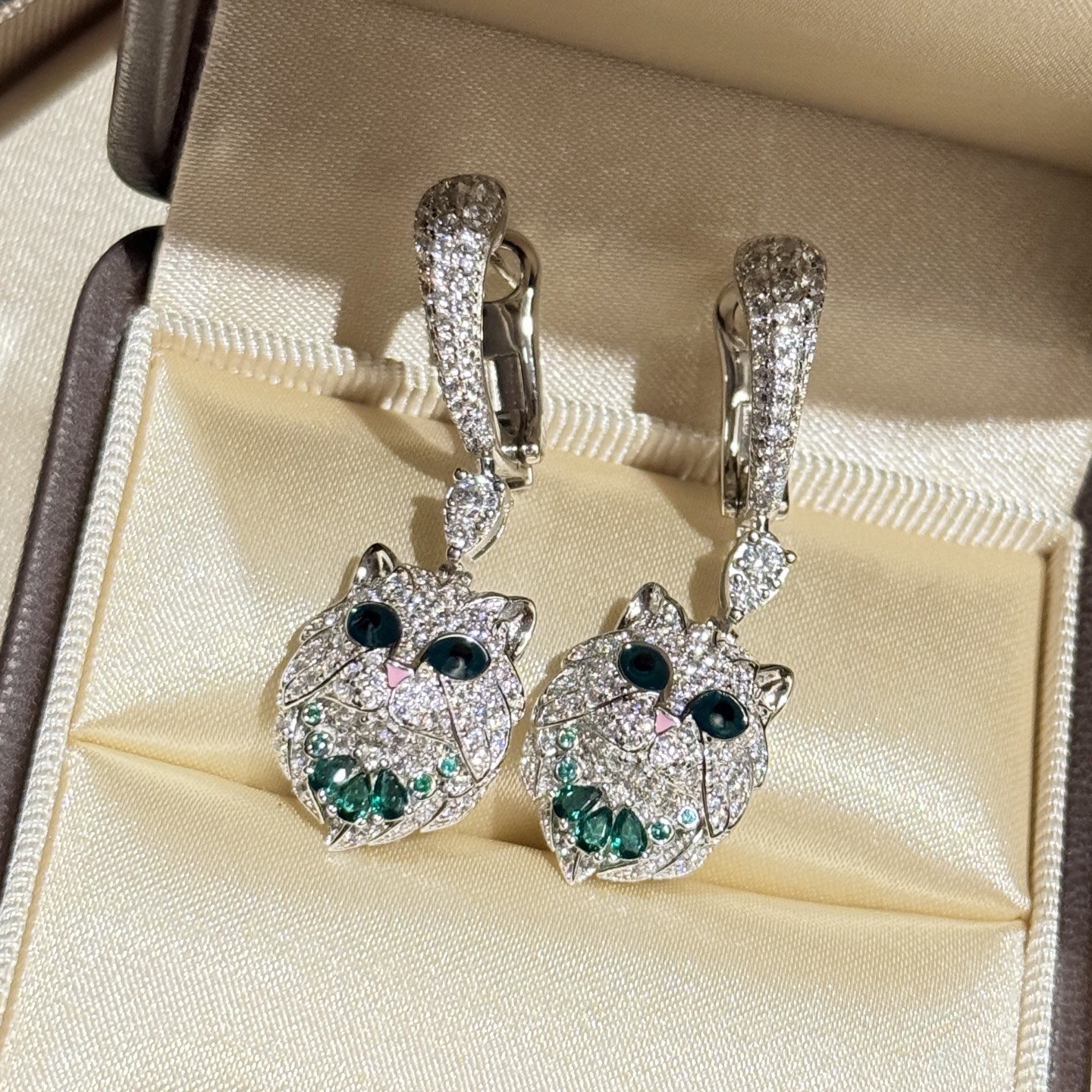 
A5962 👑 梦中情宠🐱 宝家 珠宝高级动物系列-猫咪  流苏 耳钉 顶级做工 黑色蓝宝石猫眼和柔滑