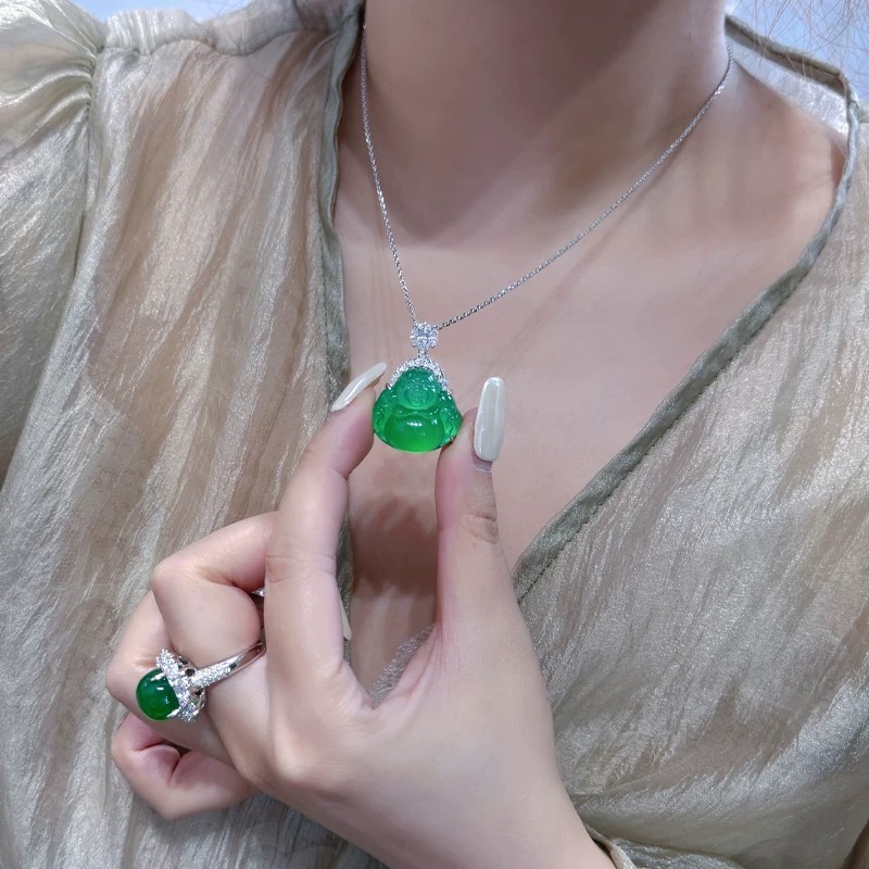 
A5984 👑母亲节礼物首选🎁 国风 😻天然 祖母绿 玉髓大肚佛 💖 佛公 项链 若有玉石雕刻件中最受