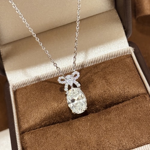 Elegant Bowknot Pendant Necklace with Simulated Diamond in 925 Sterling Silver 1 Elegant Bowknot Pendant Necklace with Simulated Diamond in 925 Sterling Silver