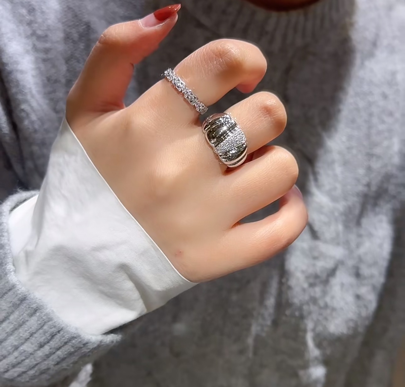 
A6011  👑高级定制 欧美金属风 新款 不规则 半钻戒指 设计大气简洁 彰显精致优雅，低调绽放自信