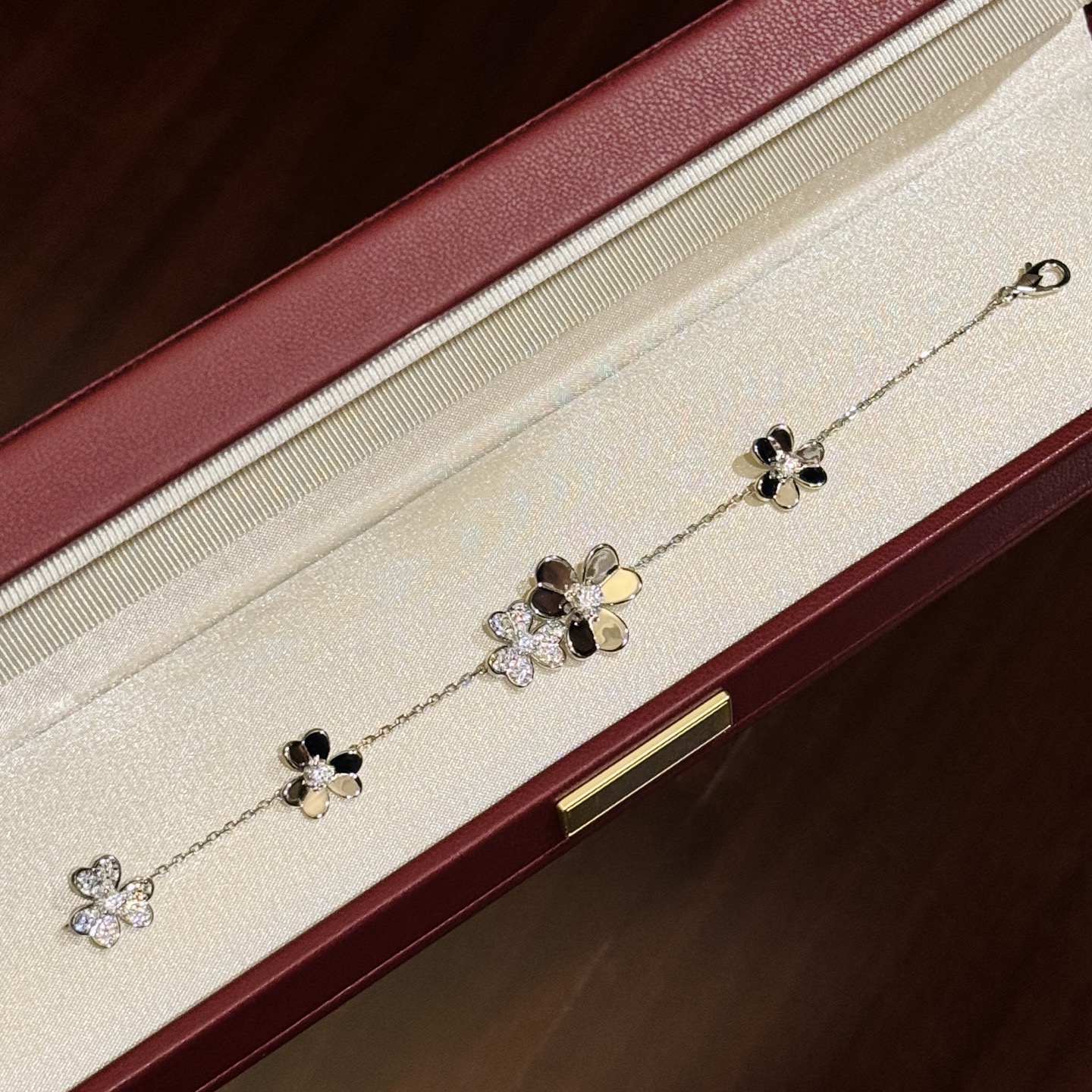 NO:382467,Fanjia Clover Series, Five Flowers, Large and Small Flowers, Bracelets, Exquisite, Salt and Sweet Series, Selected imported materials from Germany, Electroplating, Platinum, Bracelet, Jewelry Boutique, Bracelet19860909梵家三叶草系列 五花 大小花 手链 精美绝伦 可盐可甜系列 精选德国进口材质电镀厚金 铂金色 手链,饰品精品,bracelet,Jewelry