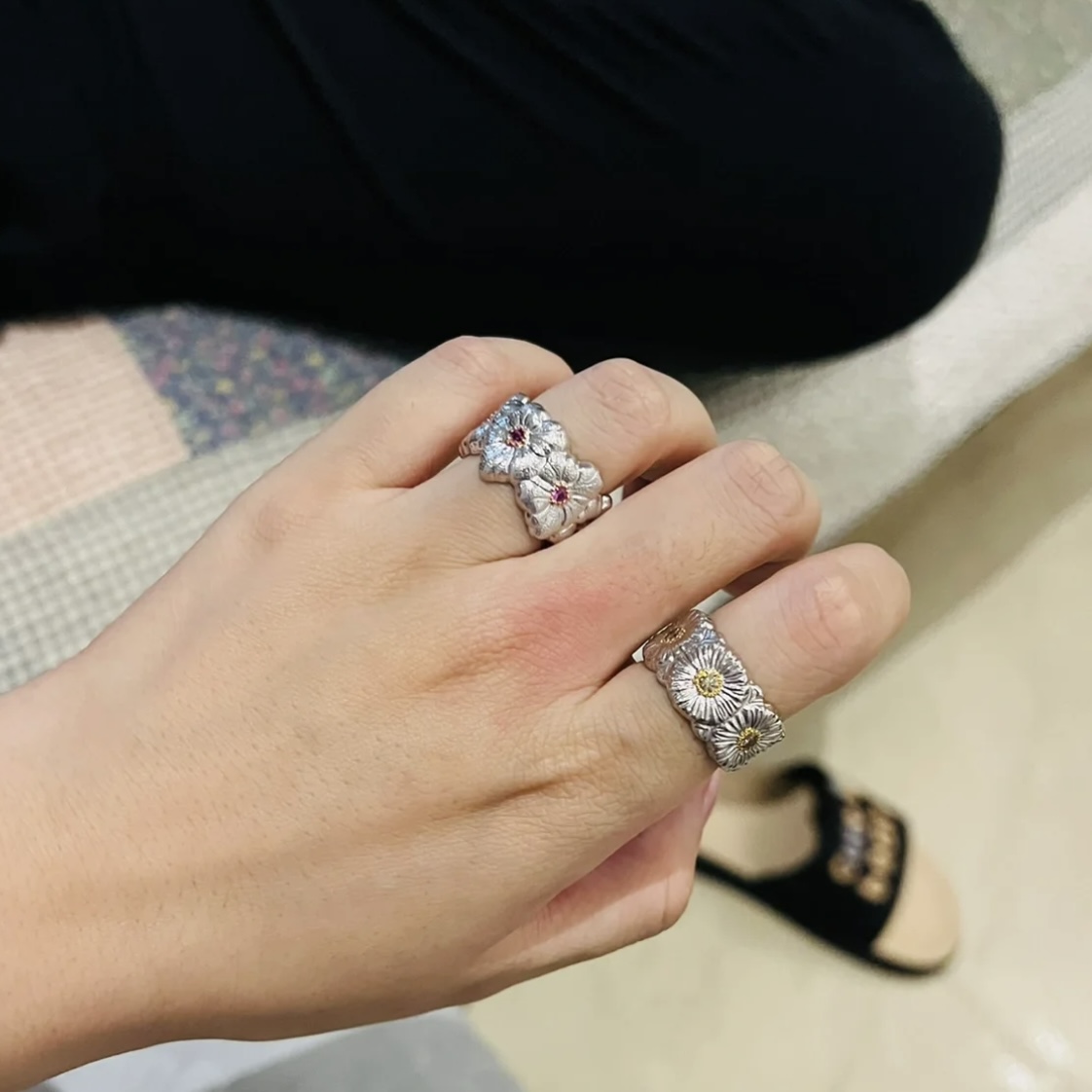 
A6049  👑爆款 中古系列🌼Vintage 小雏菊 红宝石 磨砂戒指，绽放指尖的复古浪漫每一次佩戴