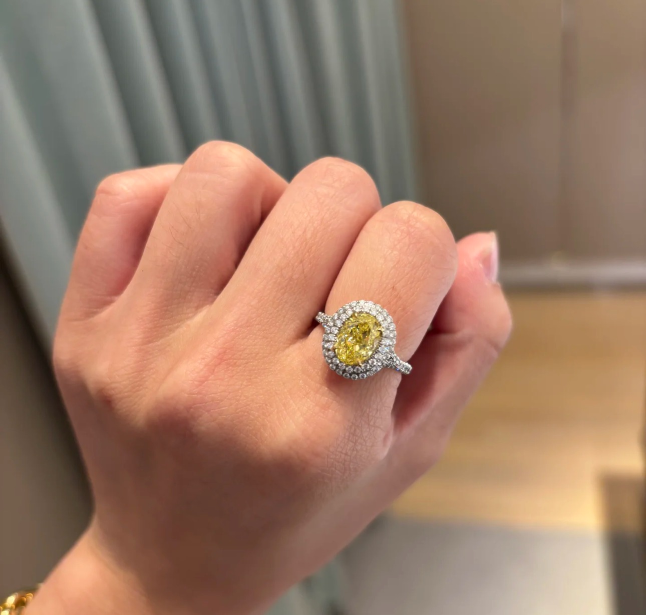  
A6036  【仿真钻】富婆系列 三克拉 鸽子蛋 双排钻戒指 用钻石的切割工艺来切割人工钻，一定要入