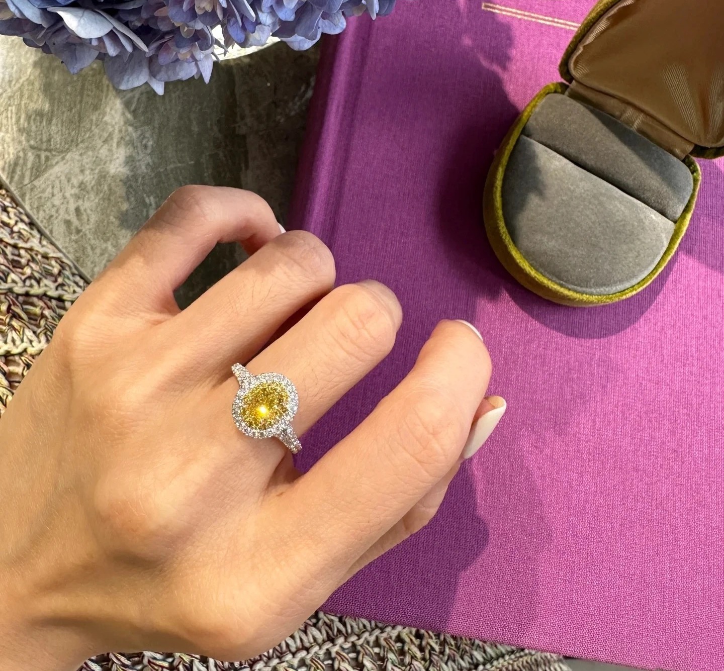  
A6036  【仿真钻】富婆系列 三克拉 鸽子蛋 双排钻戒指 用钻石的切割工艺来切割人工钻，一定要入