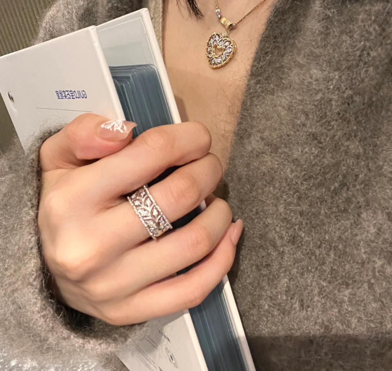 
A6110   👑太好看啊😻鸢尾花 叶子 复古 蕾丝镂空 戒指细腻优雅的纹理 点缀小钻石 blingb