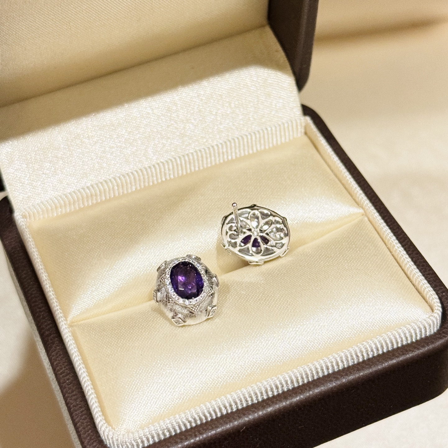  
A6111  👑 独立设计师款 中古风 新款 鸽子蛋 紫水晶🔮 拉丝耳钉 今年最时髦的手工拉丝设计 