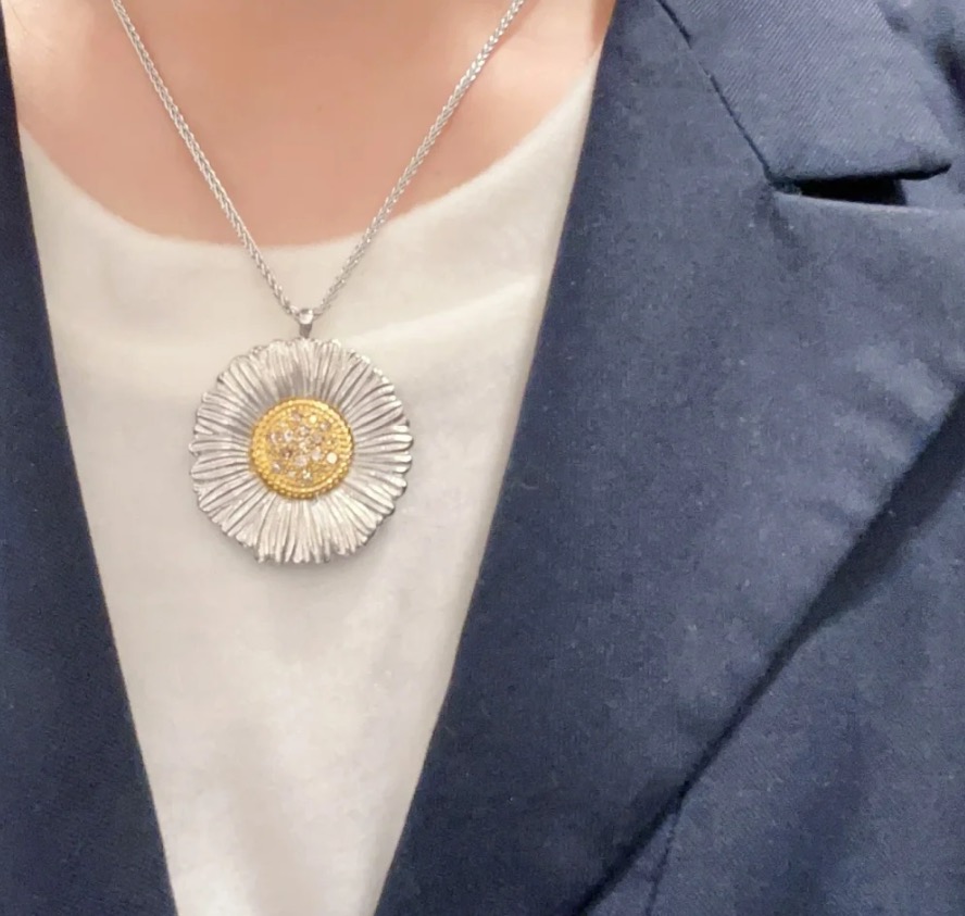 
A6081 👑爆款 中古系列🌼Vintage 小雏菊 磨砂拉丝 项链 复古浪漫每一次佩戴，都是一次与时