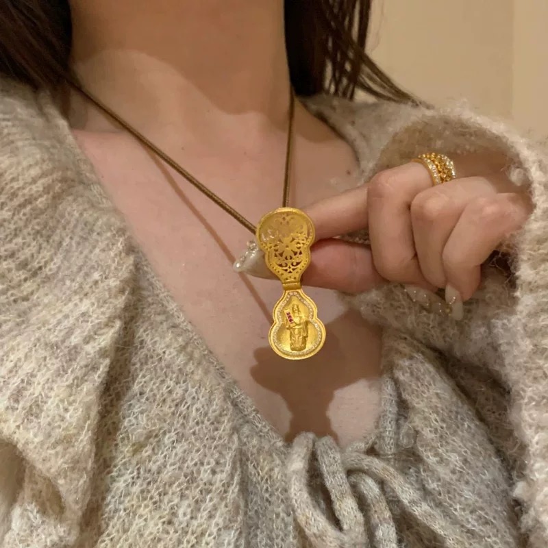 
A6067 👑纯银古法黄金工艺 葫芦 可开盖 财神爷 拉丝磨砂葫芦  金丝绳项  葫芦自古就有“福禄吉