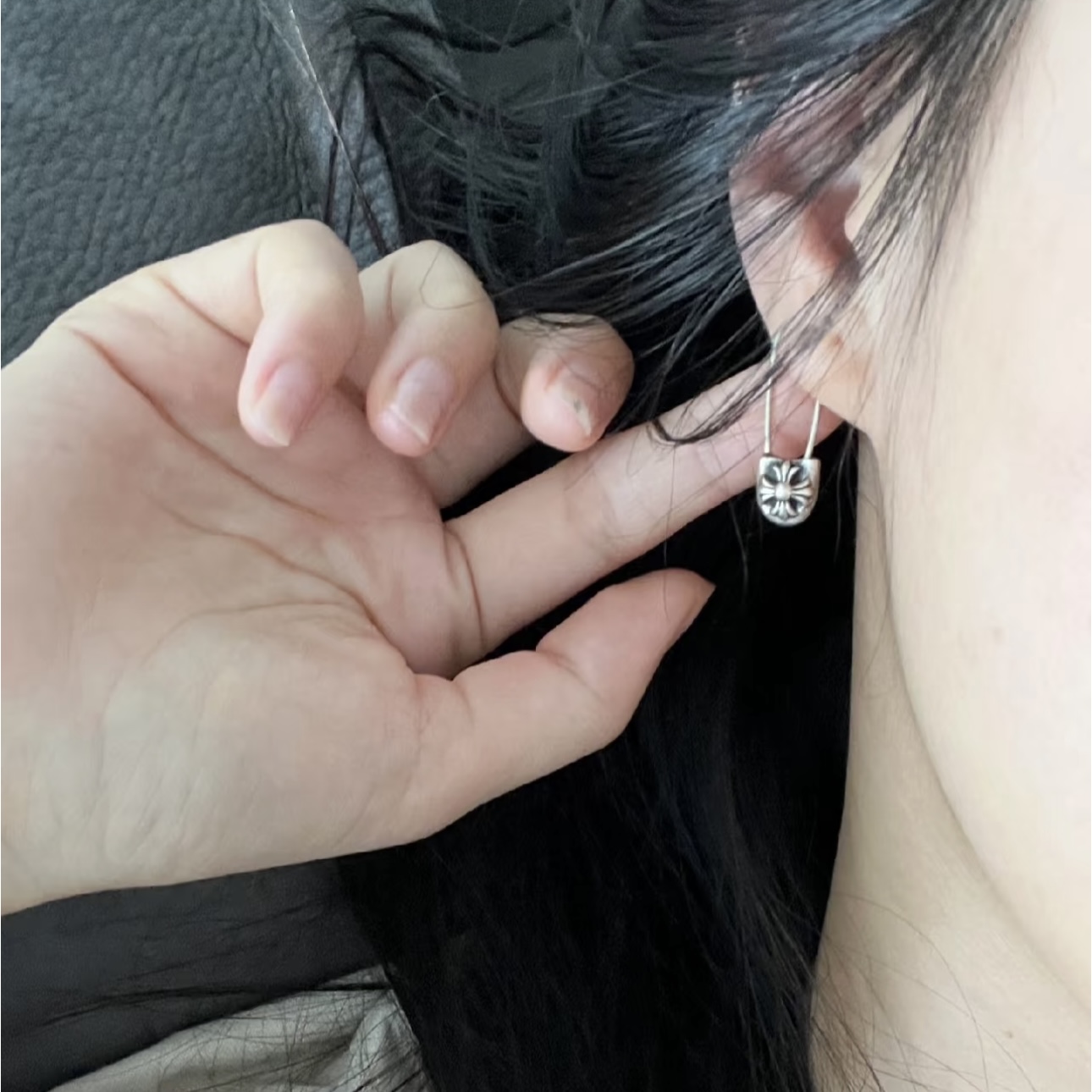 
A4330 👑ChromeHearts  经典克罗心复古别针🧷耳钉 情侣款👫 无与伦比的质感和份量彰显
