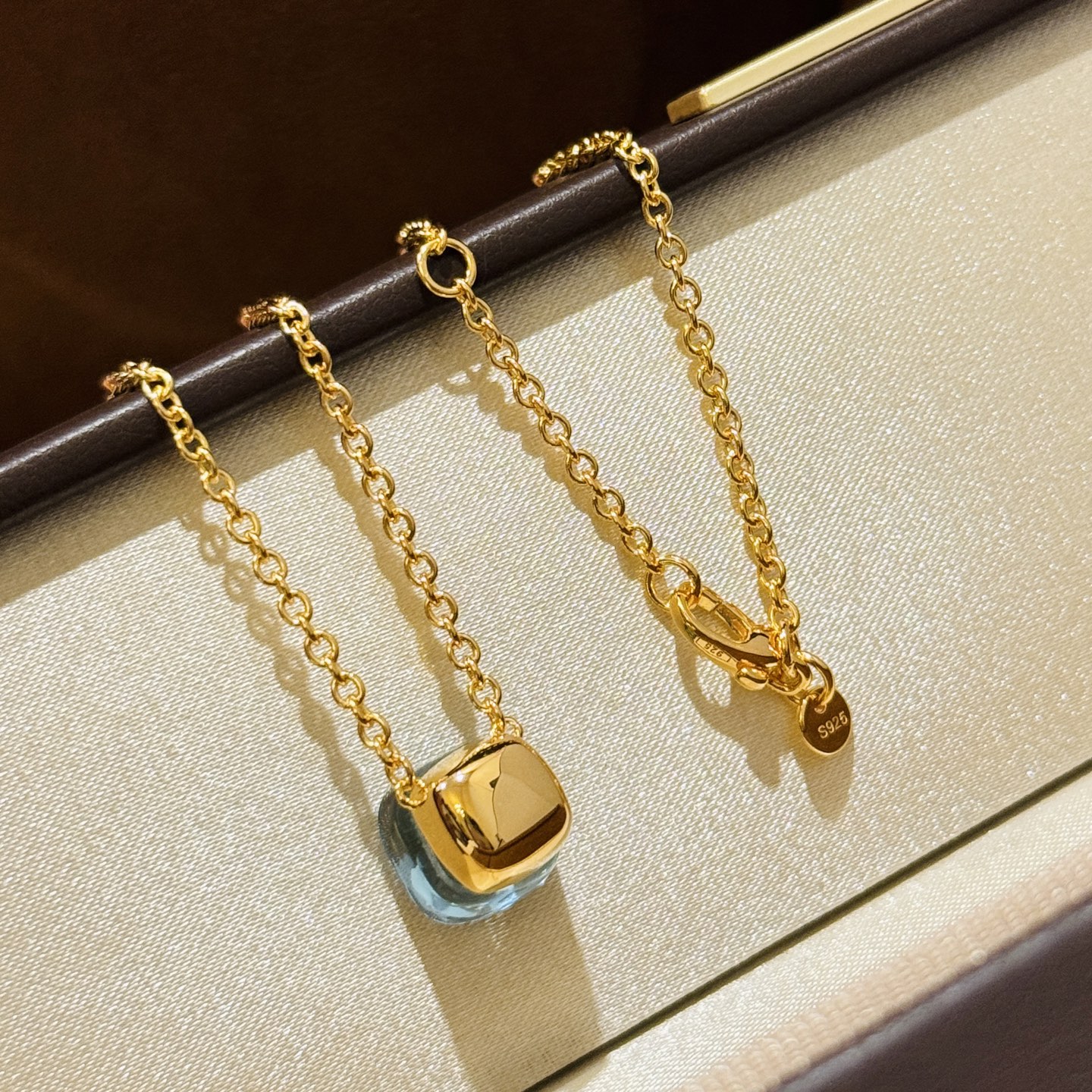 
A2439  👑宝曼兰朵 高级 海洋蓝 天空蓝 方形伦敦蓝托帕石 项链高级感仿真钻海蓝宝 人工精细切割