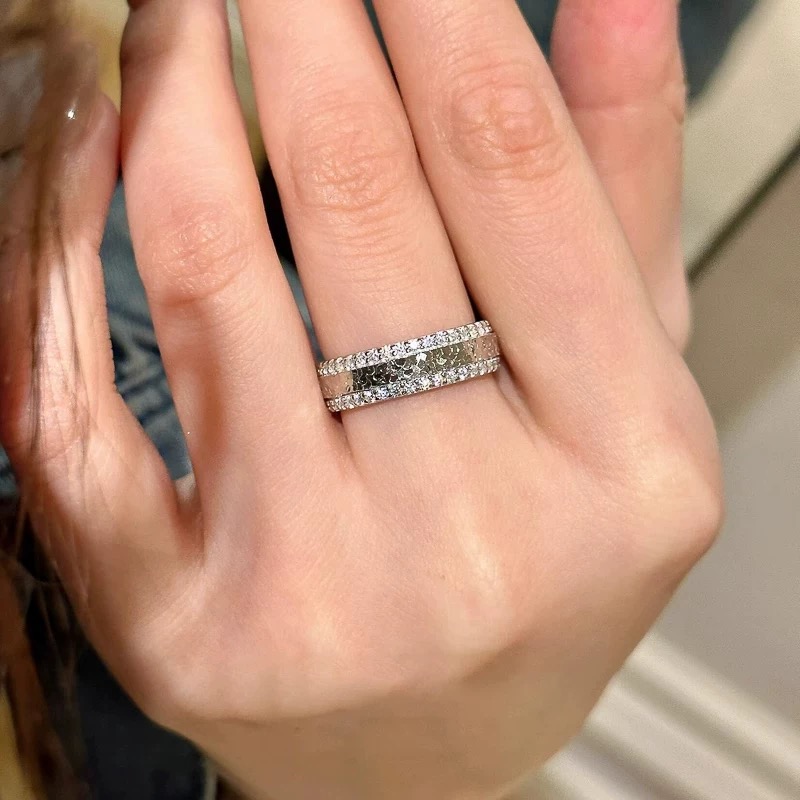 
A5703  👑爆款 CNC工艺 重工工艺 质感十足 碎碎冰 双排钻 💍戒指 三面工艺精湛打造 将璀璨