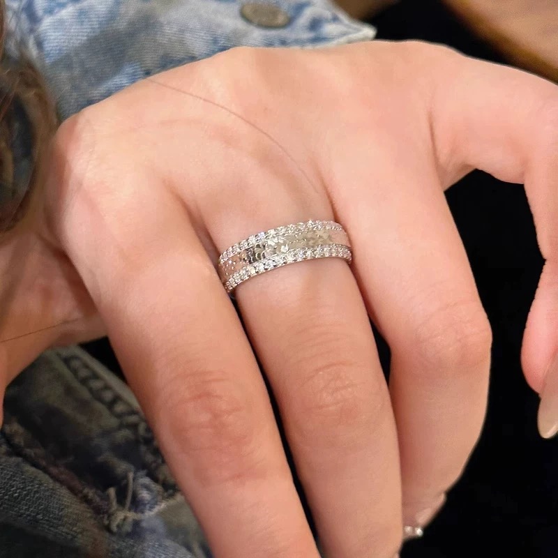
A5703  👑爆款 CNC工艺 重工工艺 质感十足 碎碎冰 双排钻 💍戒指 三面工艺精湛打造 将璀璨
