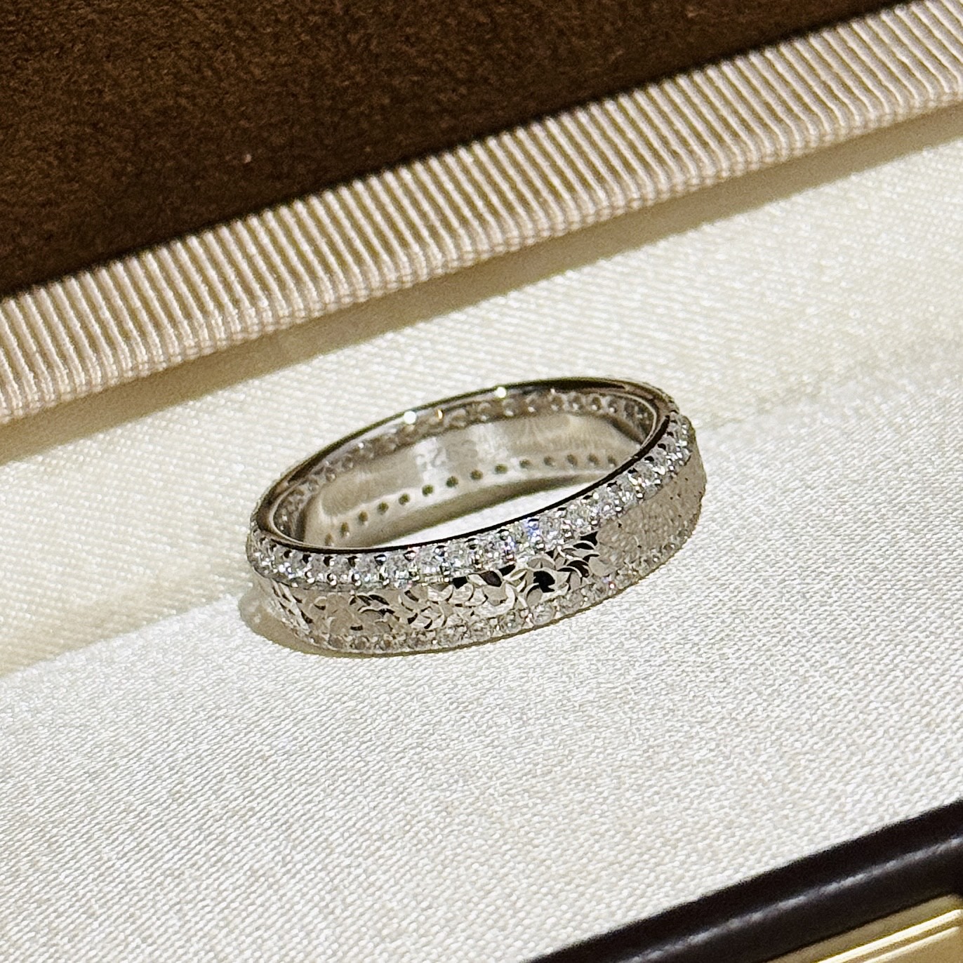
A5703  👑爆款 CNC工艺 重工工艺 质感十足 碎碎冰 双排钻 💍戒指 三面工艺精湛打造 将璀璨