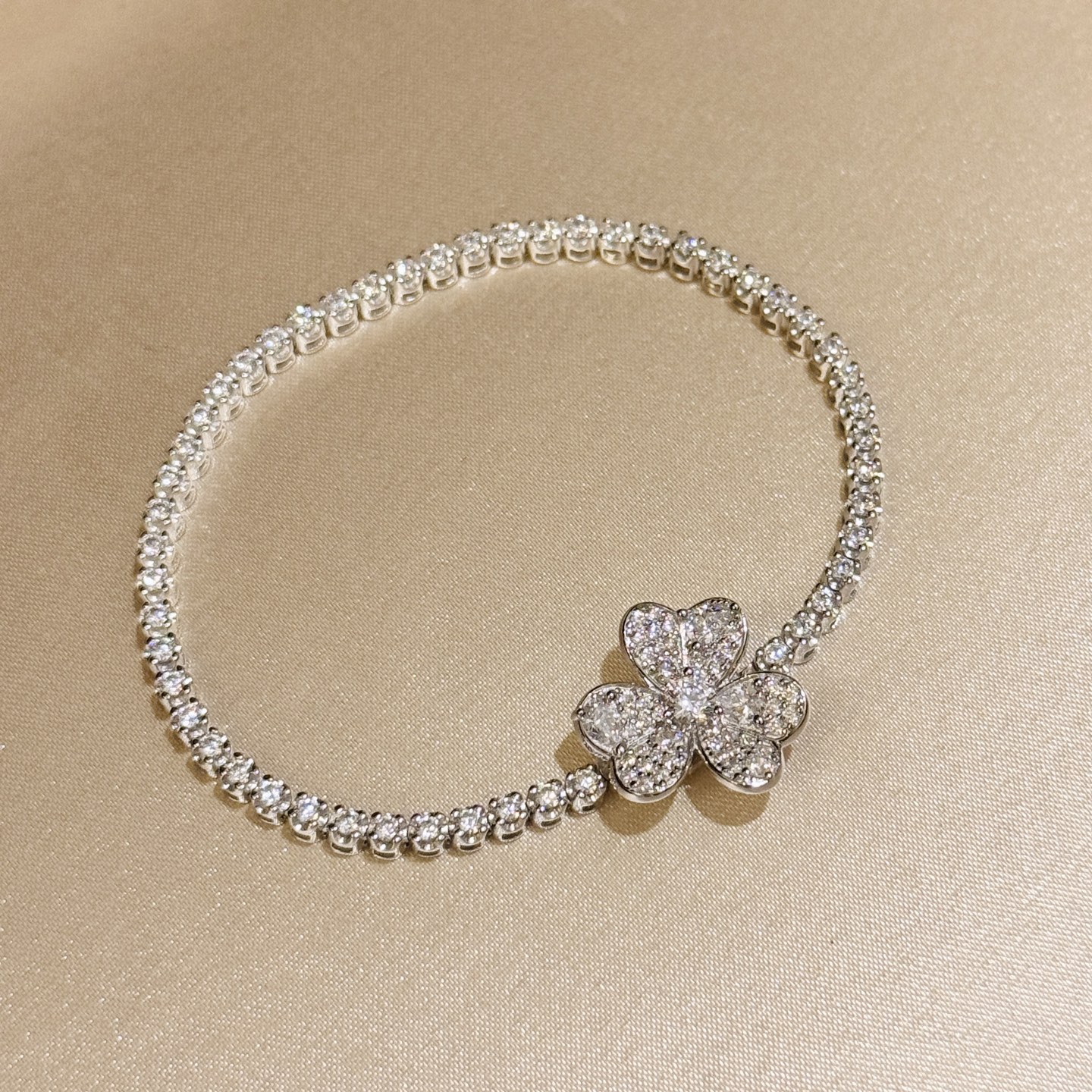 
A6189 👑Cleef & ArPels 梵家 🍀三叶草 满钻 手链 Frivole系列 S925纯