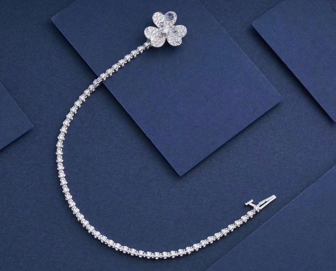 
A6189 👑Cleef & ArPels 梵家 🍀三叶草 满钻 手链 Frivole系列 S925纯