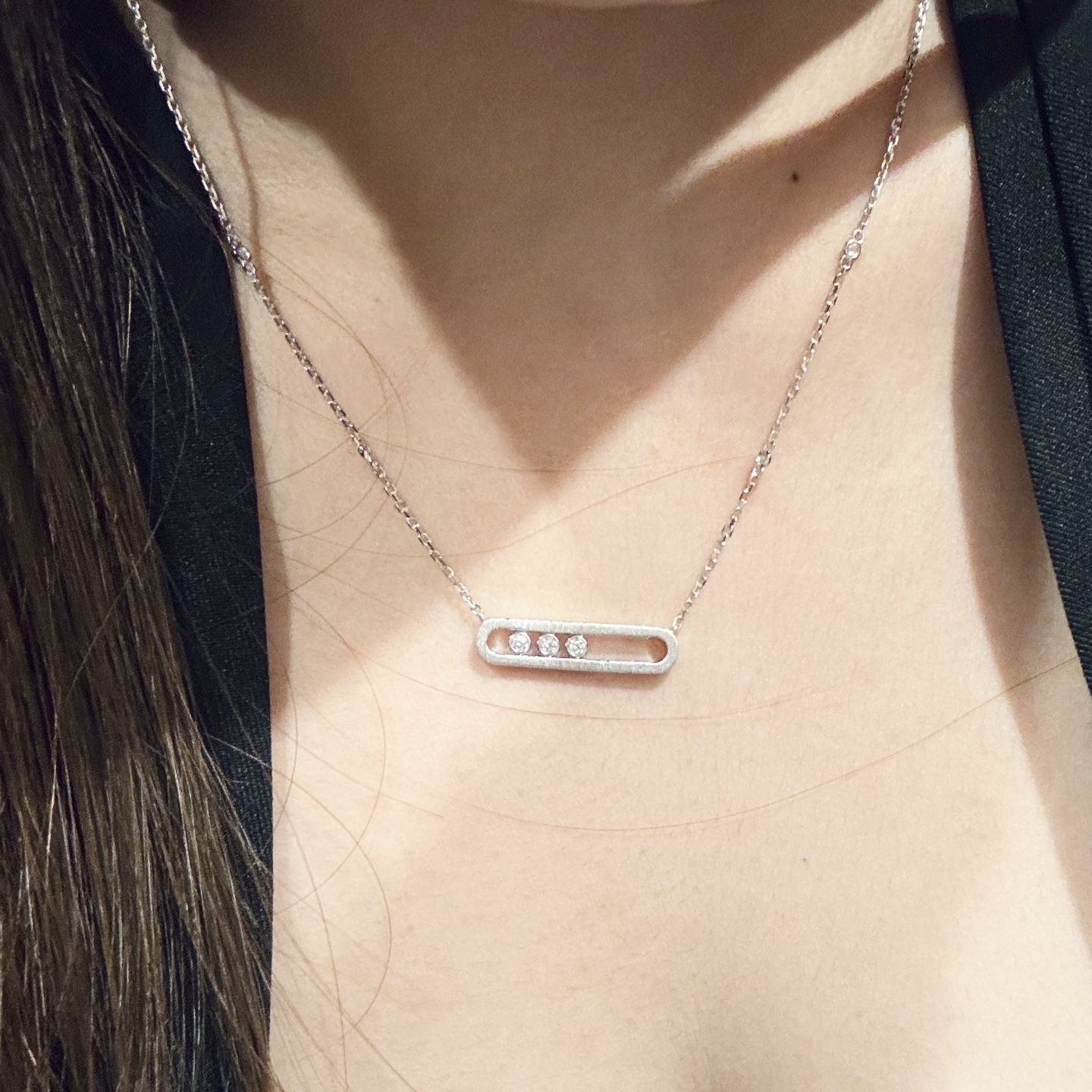 
A6126 👄梅西卡新款 拉丝 三钻滑动 项链 老师傅手工拉丝 非常耗时耗力 满天星链条设计 脖子点缀