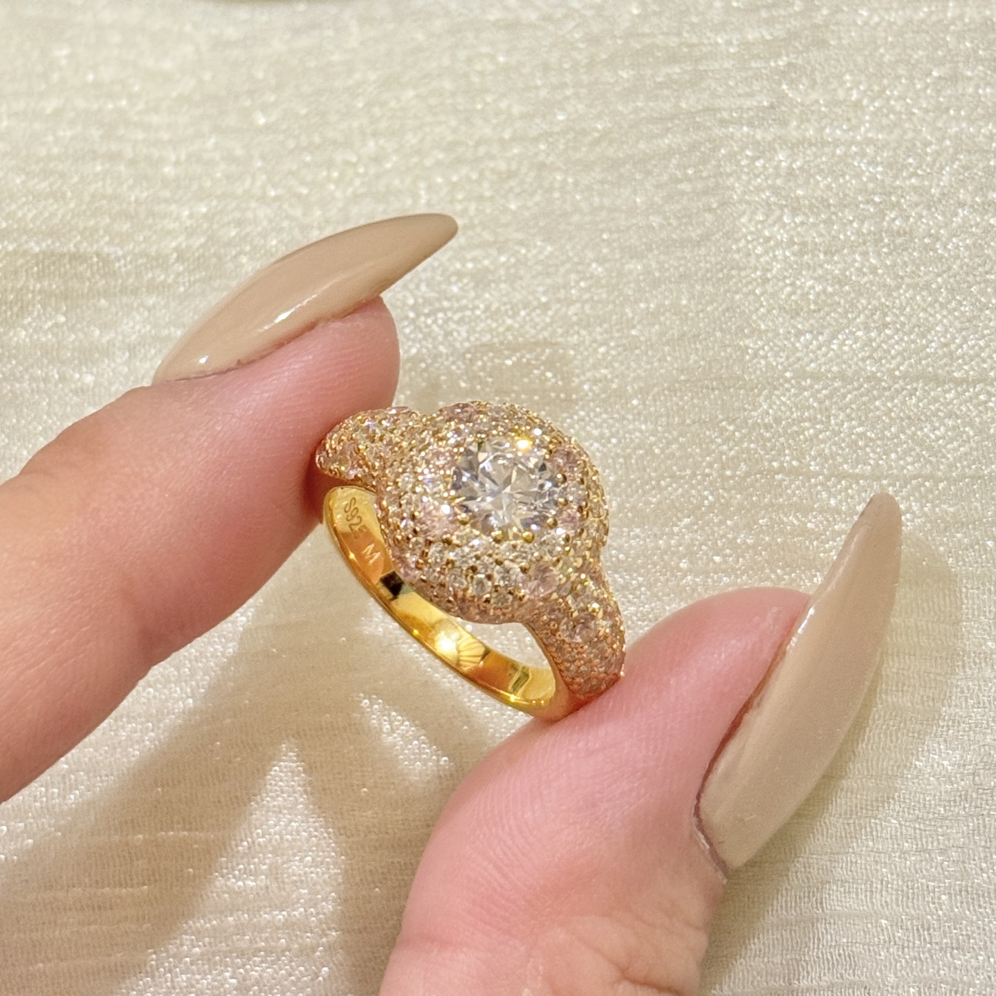 
A6143 👑 独立设计师款 浪漫💕粉钻 甜甜圈 蛋糕戒指💍 具备大都会的魅力妖艳风尚❕绝对是女神们的