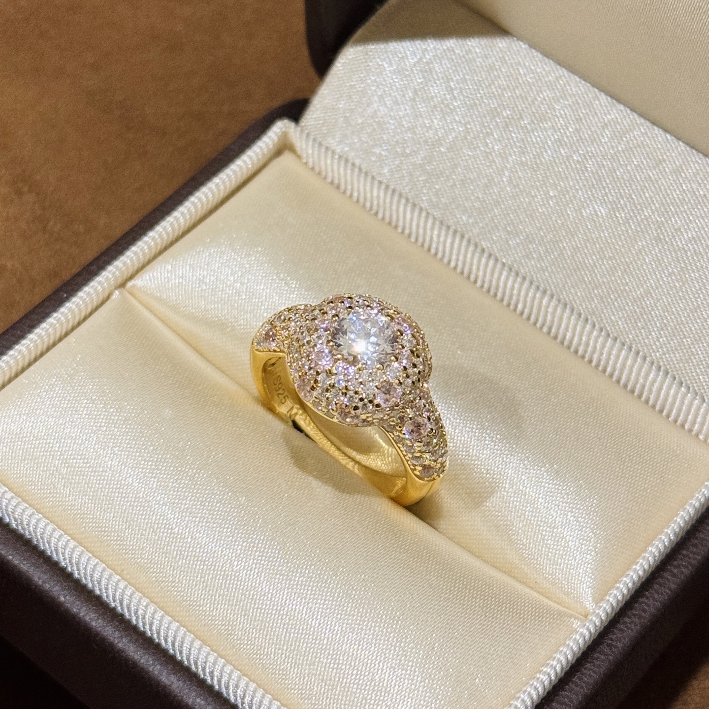 
A6143 👑 独立设计师款 浪漫💕粉钻 甜甜圈 蛋糕戒指💍 具备大都会的魅力妖艳风尚❕绝对是女神们的