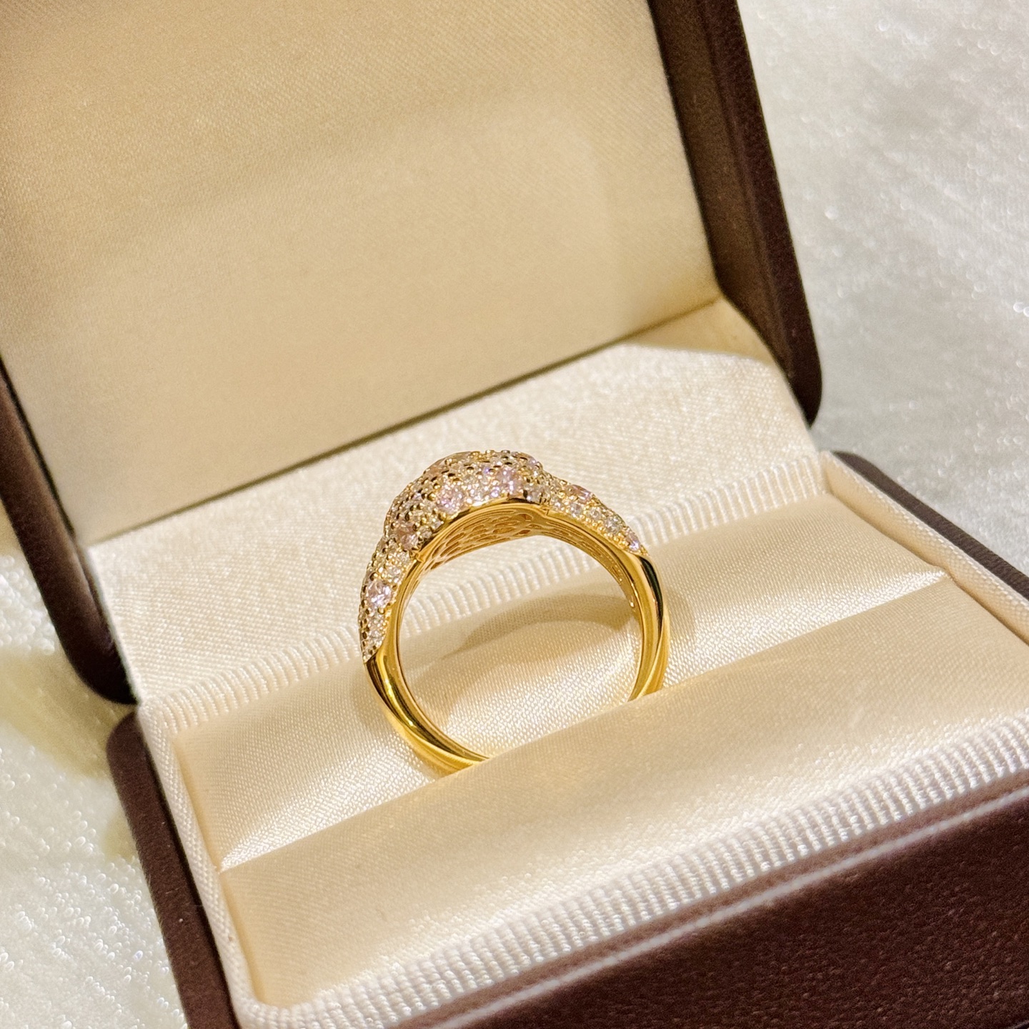 
A6143 👑 独立设计师款 浪漫💕粉钻 甜甜圈 蛋糕戒指💍 具备大都会的魅力妖艳风尚❕绝对是女神们的