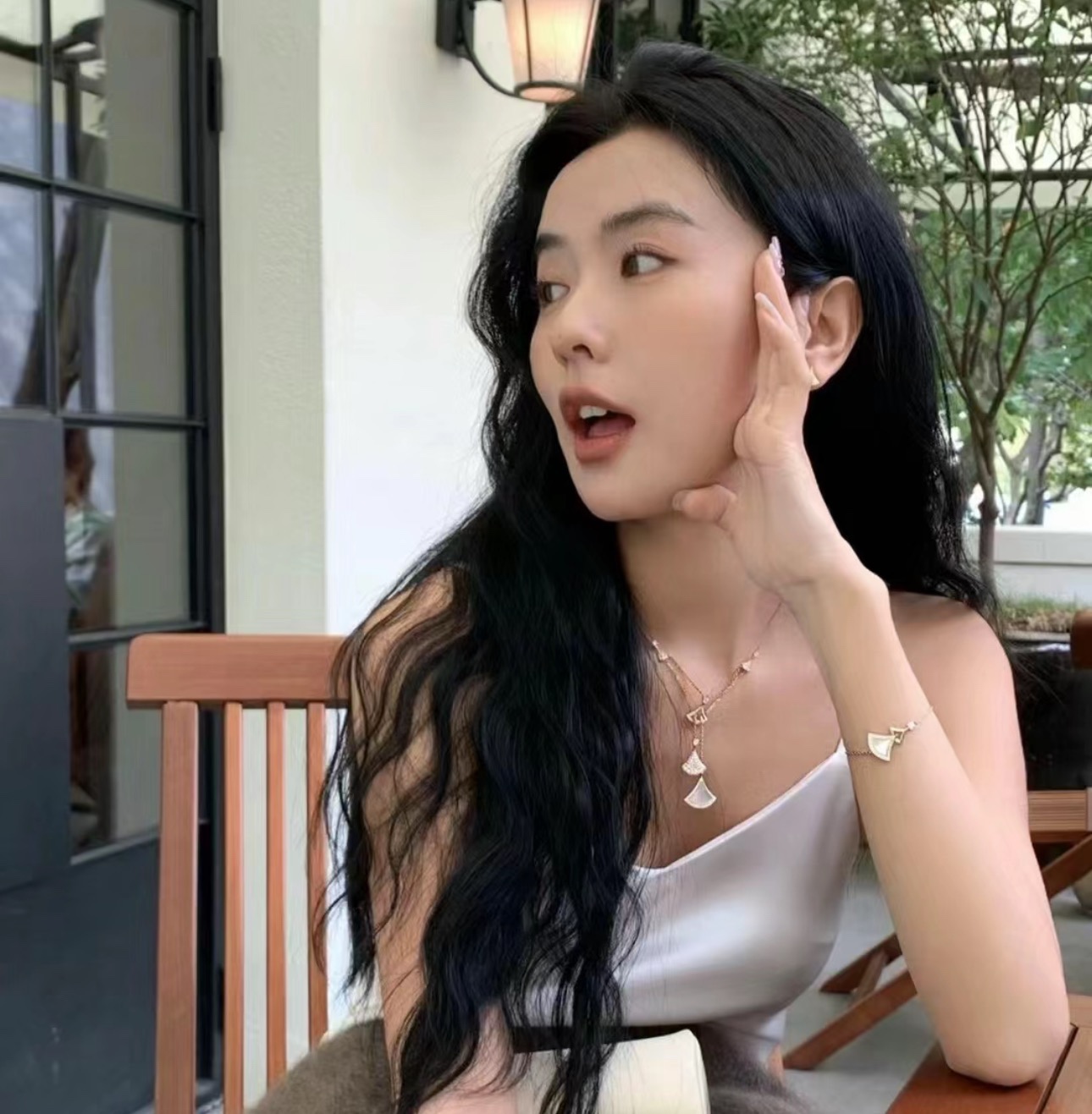 纯银项链
A2679  👄【无logo直播专供】diva系列 五裙子 项链 采用宝家各款经典扇形裙子搭配
