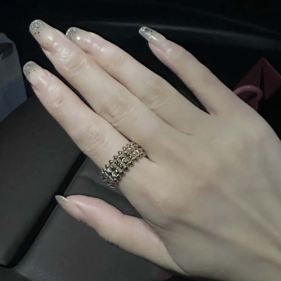 A5975 👑高端纯银版 卡家 宽版 铆钉 开口 戒指 最受欢迎的一 非常个性的一款。质感厚重 足有11