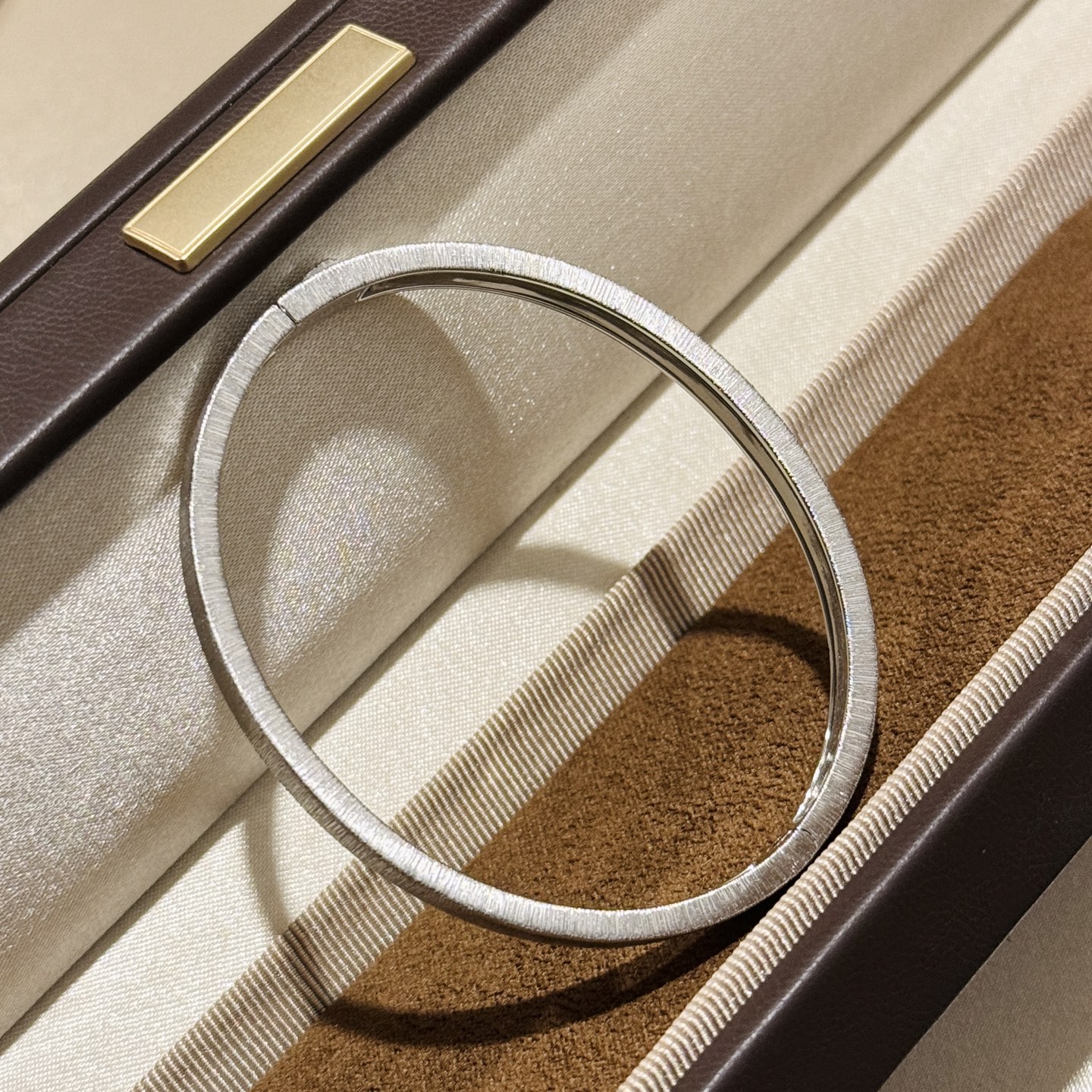 A6203 👄独立设计师 中古系列 拉丝 磨砂 手镯 老师傅手工拉丝 非常考验师傅的耐心跟技巧 手感十足