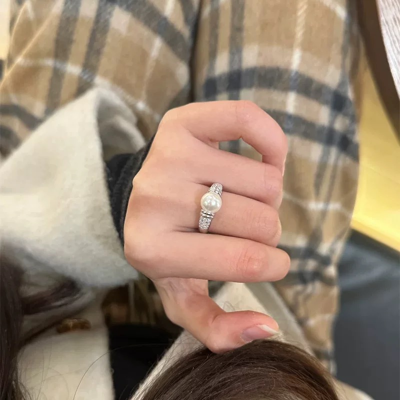 A6255 👑 独立设计师款 罗缎 珍珠 满钻戒指 超级受欢迎的热门百搭款 国外时尚博主人明星们最爱，很