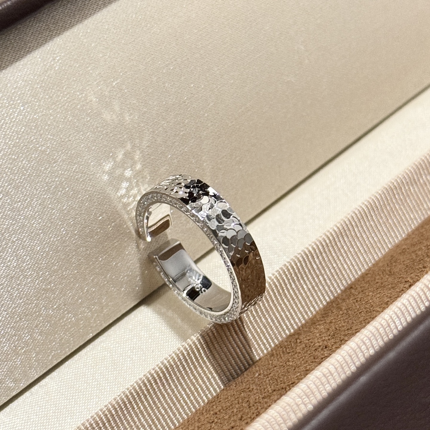 A5941 👑爆款 cnc 工艺 重工工艺 质感十足 碎碎冰 💍排钻 戒指 三面工艺精湛打造 将璀璨星空