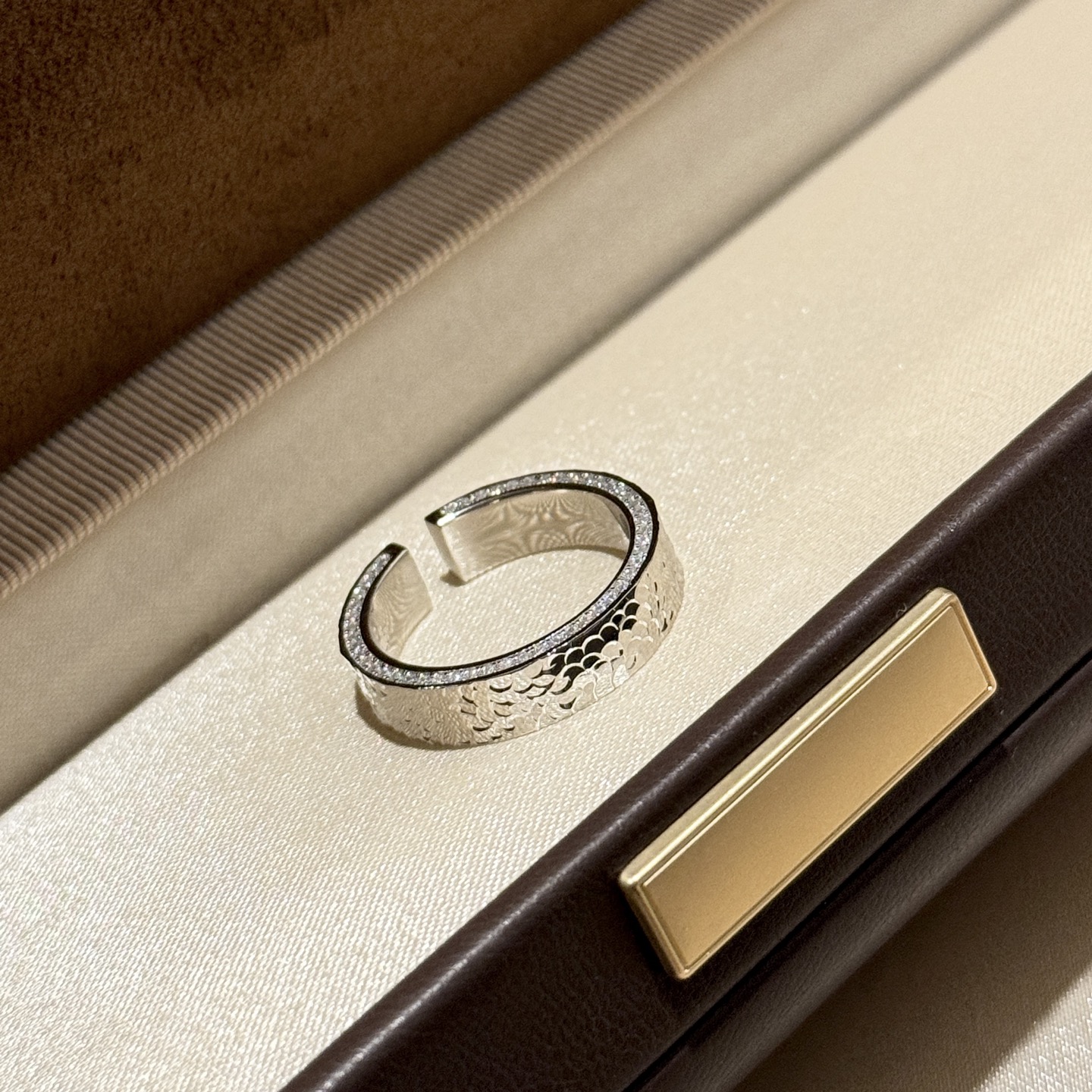 A5941 👑爆款 cnc 工艺 重工工艺 质感十足 碎碎冰 💍排钻 戒指 三面工艺精湛打造 将璀璨星空