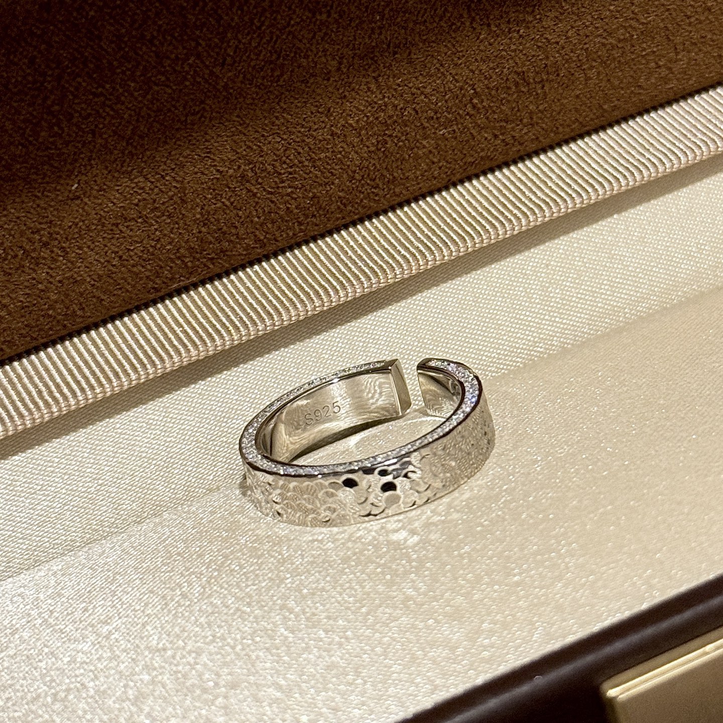 A5941 👑爆款 cnc 工艺 重工工艺 质感十足 碎碎冰 💍排钻 戒指 三面工艺精湛打造 将璀璨星空
