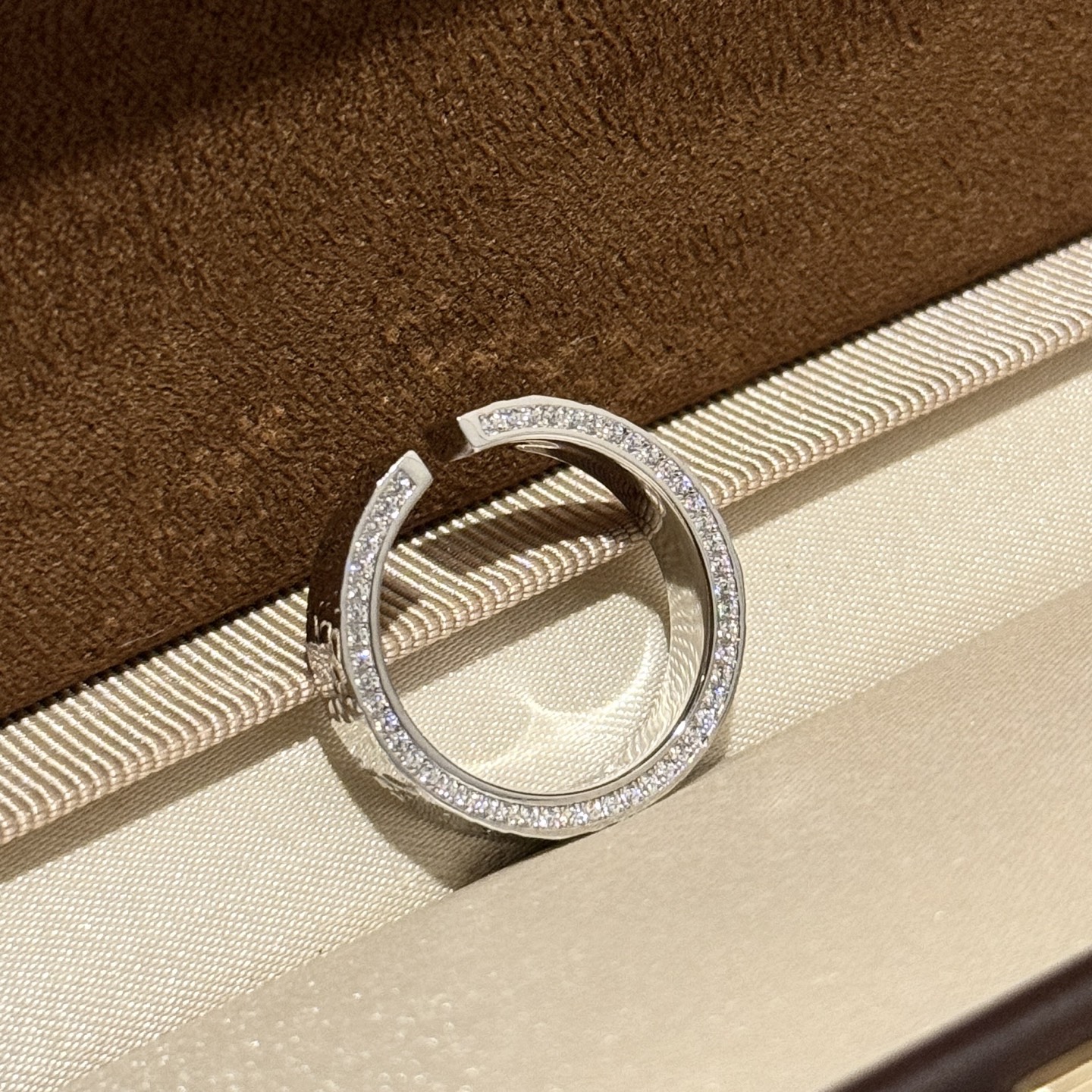 A5941 👑爆款 cnc 工艺 重工工艺 质感十足 碎碎冰 💍排钻 戒指 三面工艺精湛打造 将璀璨星空