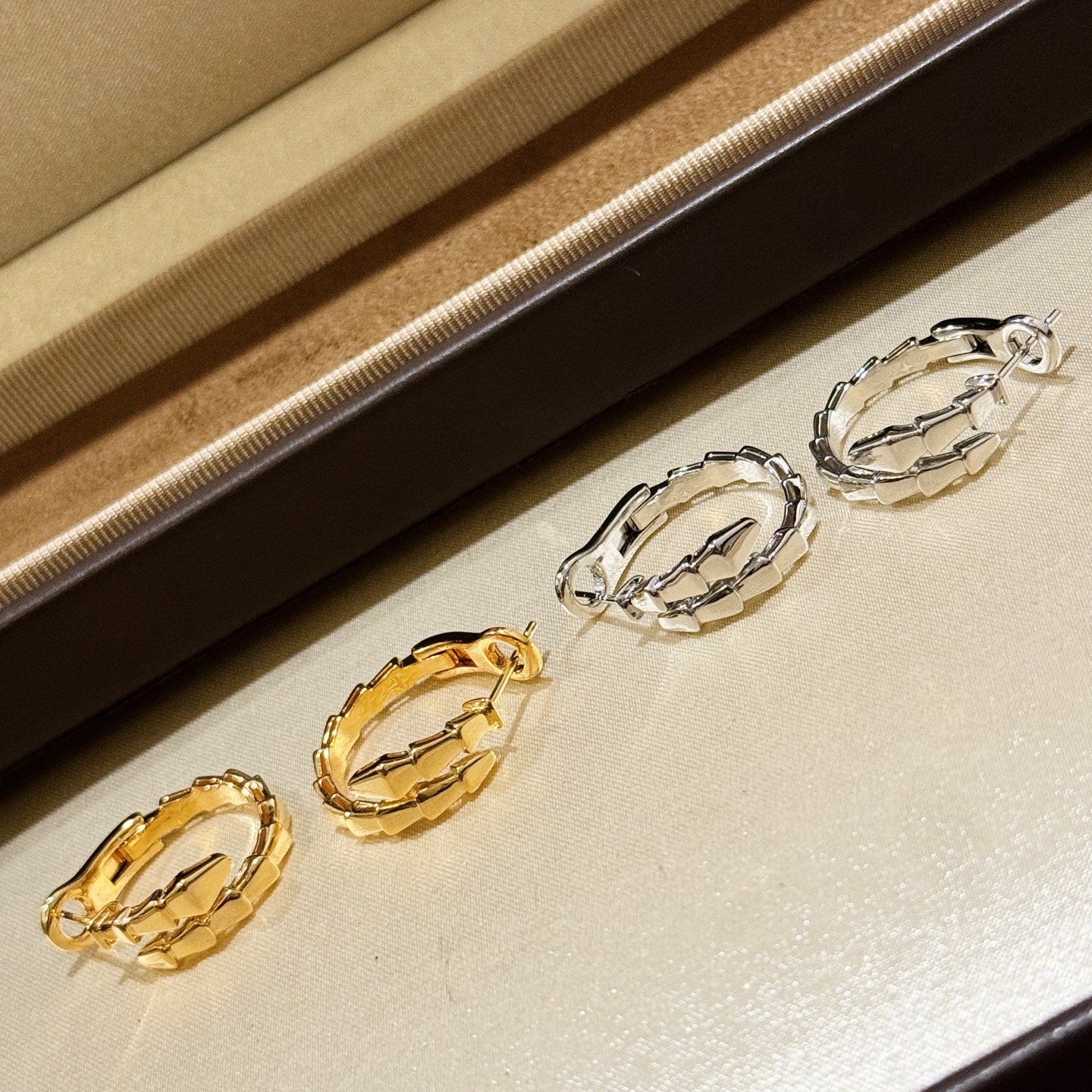👑BV家 SerPenti蛇系列 灵蛇 光面 耳拍 精选德国进口材质电镀18k金 超高品质 精致做工 美